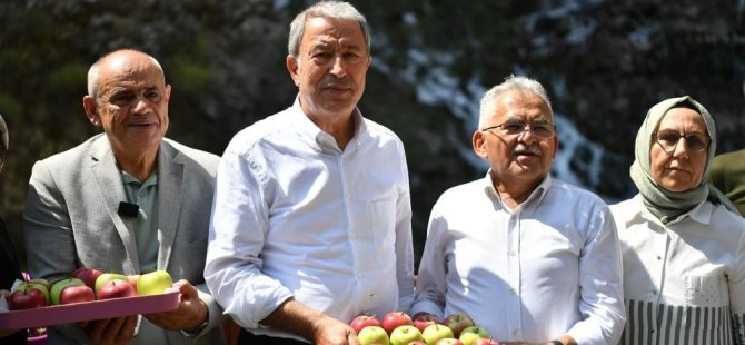 Cumhurbaşkanı’mızın liderliğinde Türkiye için gece, gündüz demeden çalışıyoruz