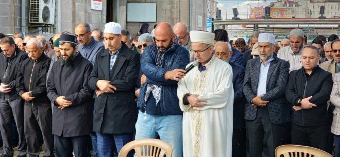 Kayseri'de Yahya Sinvar için gıyabi cenaze namazı kılındı