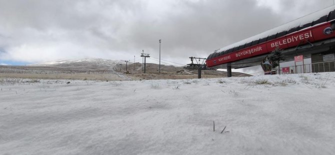 Erciyes'te kar yağışı sürüyor