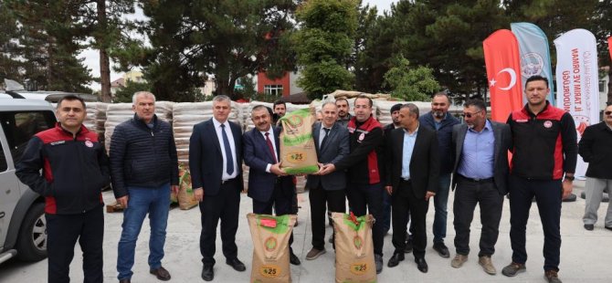 Kayseri Büyükşehir 1000 çiftçiye 250 ton buğdaylık tohum dağıttı