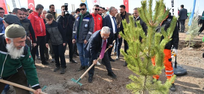 Büyükkılıç, Milli Ağaçlandırma Günü'nde Miniklerle Fidan Dikti