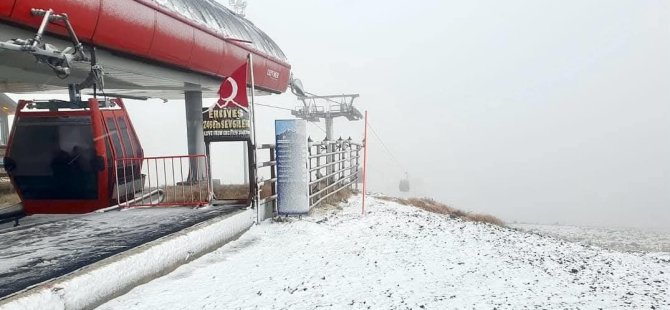 Erciyes hazır gece dağ beyaz renge büründü