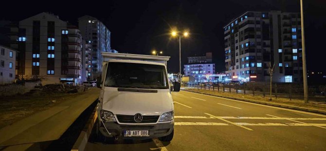 Mimarsinan'da Kamyonetin çarptığı şahıs ağır yaralandı