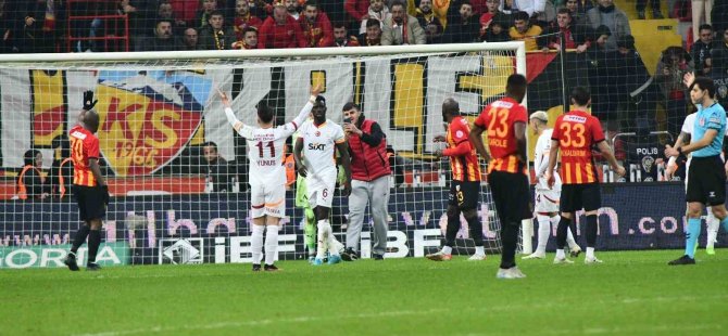 İşte Kayserispor sahasını karıştıran O taraftar?