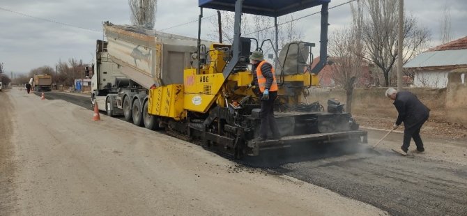 Büyükşehir'den Sarıoğlan'da Yol Bakım Onarım ve Asfaltlama Çalışması