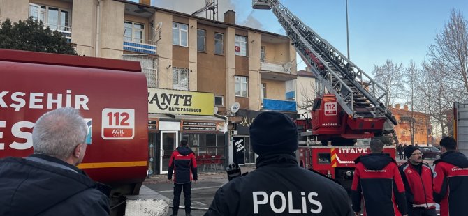 Kayseri’de 2 katlı binanın çatısında çıkan yangın, söndürüldü