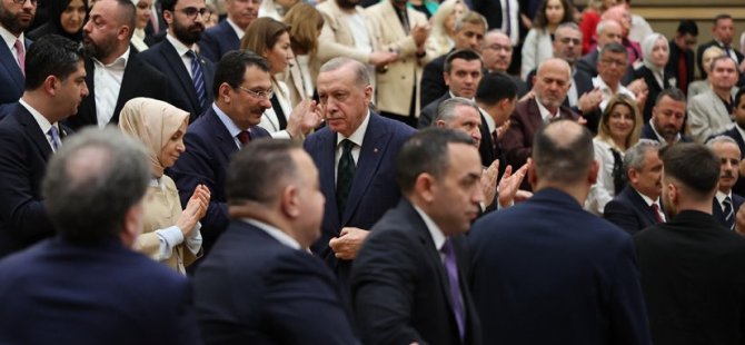 Cumhurbaşkanı Erdoğan, Kayserili çocuklara külliyede harçlık verdi