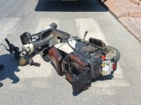 Elektrikli motosikletin çarptığı kadın ağır yaralandı