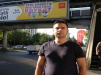 McDonald's'ın reklamının üzerinde dikkat çeken pankart