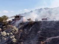 Esentepe Mahallesi'nde Evin etrafını alevler sardı