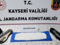 Ayakkabıya gizlenmiş 1 kilo uyuşturucu bulundu