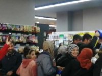 Gros 38 market açılışında izdiham birbirlerini ezdiler