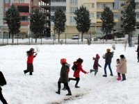 Kayseri’de olumsuz hava şartları nedeniyle okullar yarın da tatil edildi