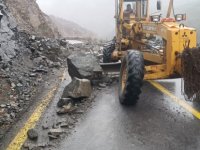 Kapuzbaşı Yolu'ndaki Heyelana Büyükşehir'den Hızlı Müdahale