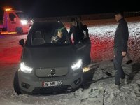 Drift için cipiyle çıktığı Erciyes'te piste saplandı