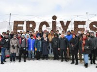 Büyükkılıç, Turistlerle Dolup Taşan Erciyes'i Ziyaret Etti