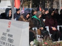 Kayseri'nin ilk kadın şehidi, mezarı başında anıldı